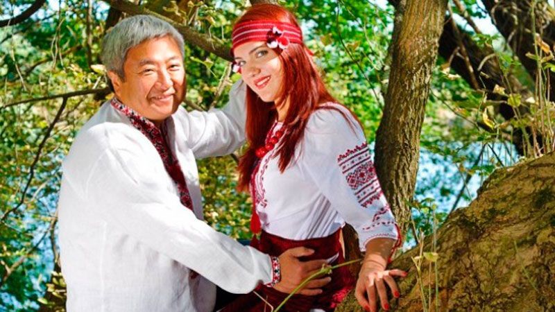 Скандальный мэр Запорожья живет у 19-летней студентки Скандальный мэр Запорожья живет у 19-летней студентки