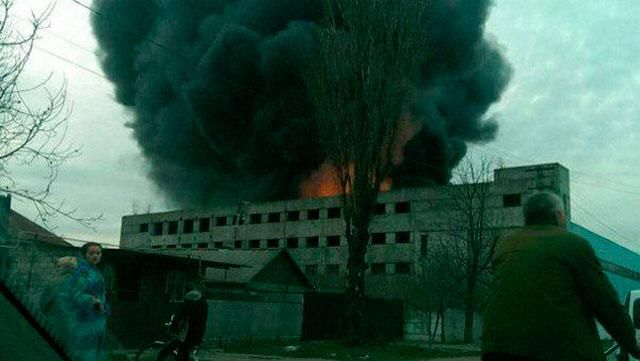 На Дніпропетровщині горів завод На Дніпропетровщині горів завод