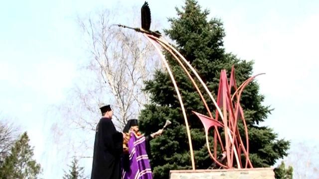 В Полтавской области открыли памятник Небесной сотне В Полтавской области открыли памятник Небесной сотне