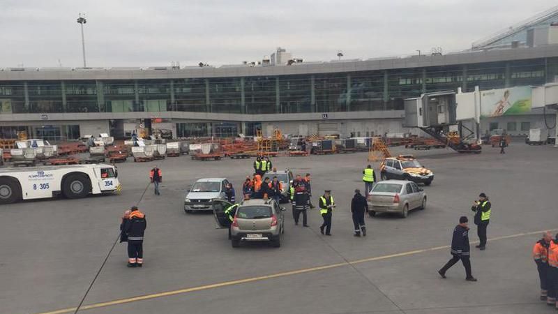 В московском аэропорту столкнулись 2 самолета