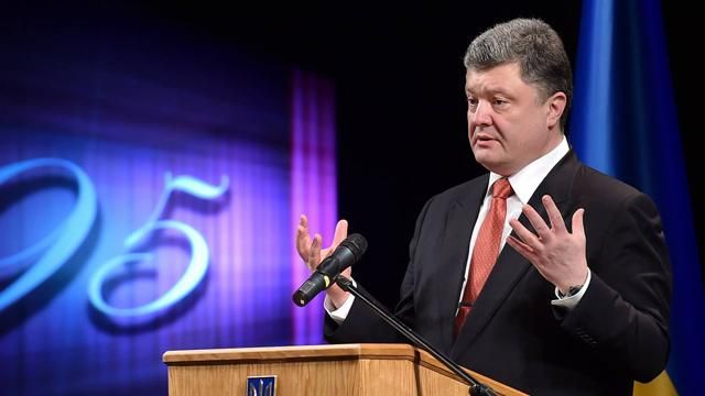 Порошенко говорит, что празднование 9 мая никто не отменял Порошенко говорит, что празднование 9 мая никто не отменял