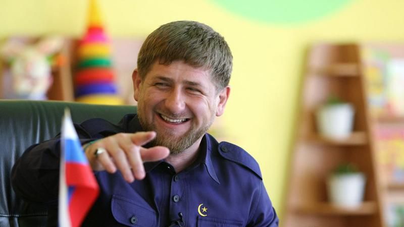 Кадырова продолжают обвешивать орденами