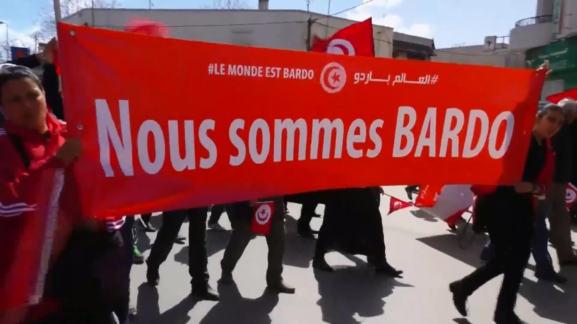Олланд, Комаровский и Ренци приняли участие в антитеррористическом марше в Тунисе