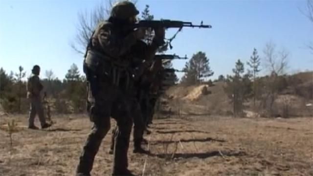 Грузинские и израильские инструкторы обучают украинских милиционеров в Луганской области