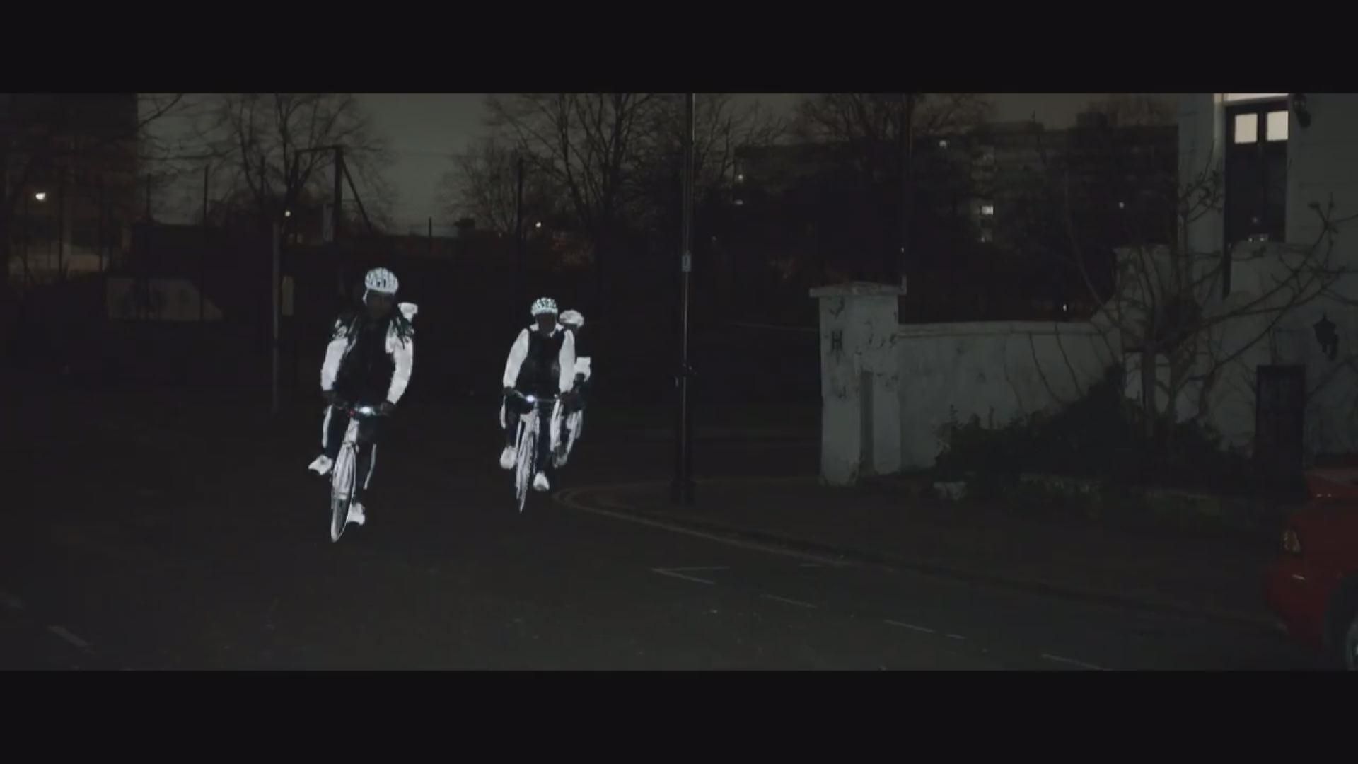 Спрей Volvo LifePaint сделает велосипедистов более заметными ночью Спрей Volvo LifePaint сделает велосипедистов более заметными ночью