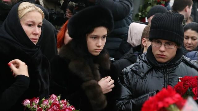 Все дети Немцова требуют признать их потерпевшими
Все дети Немцова требуют признать их потерпевшими