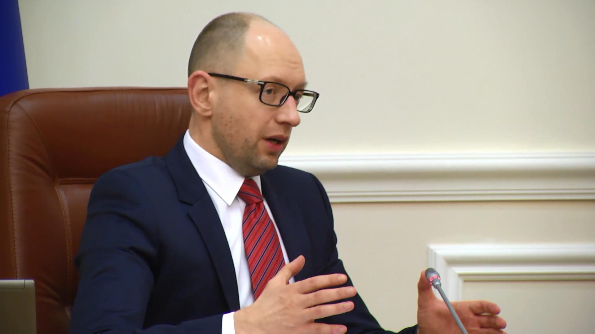 Яценюк виступив проти створення координаційних центрів з допомоги бійцям АТО Яценюк виступив проти створення координаційних центрів з допомоги бійцям АТО