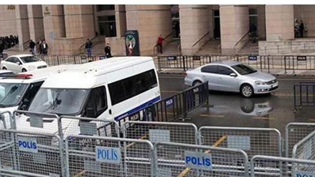 У Стамбулі радикали захопили прокурора, в місті стрілянина У Стамбулі радикали захопили прокурора, в місті стрілянина