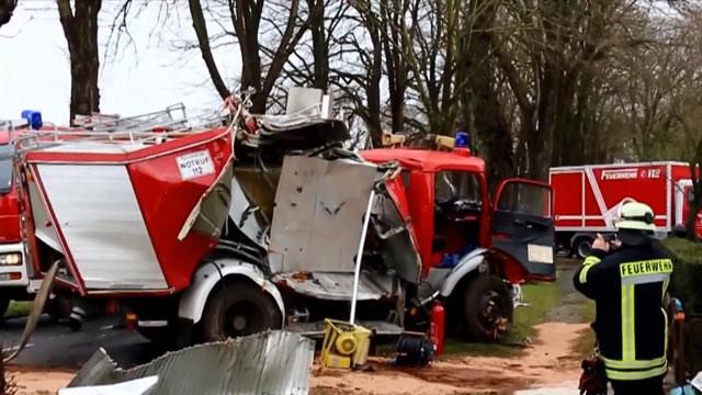 Шторм в Германии унес жизни по меньшей мере 7 человек Шторм в Германии унес жизни по меньшей мере 7 человек