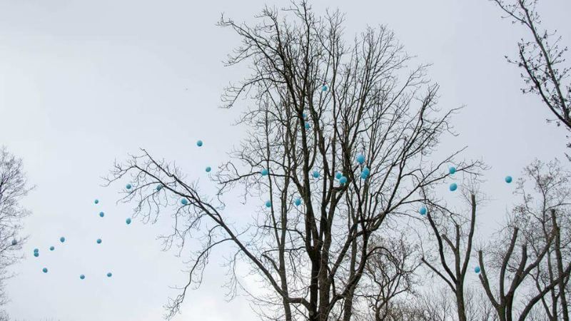 Кияни вдягнулись у блакитне заради підтримки дітей-аутистів Кияни вдягнулись у блакитне заради підтримки дітей-аутистів