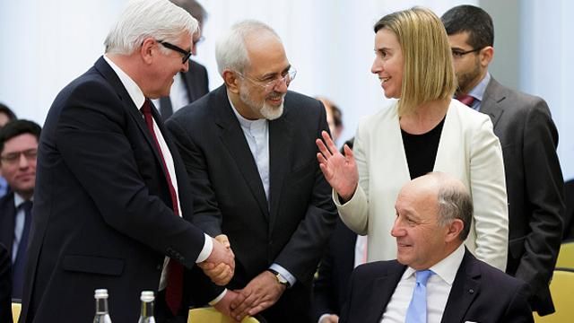 Євросоюз скасовує санкції проти Ірану в обмін на обмеження атомної програми Тегерану Євросоюз скасовує санкції проти Ірану в обмін на обмеження атомної програми Тегерану