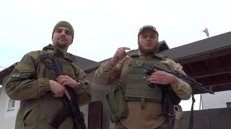 Біля Широкиного добровольці "спеціально для Кісєльова" підняли прапор США Біля Широкиного добровольці "спеціально для Кісєльова" підняли прапор США