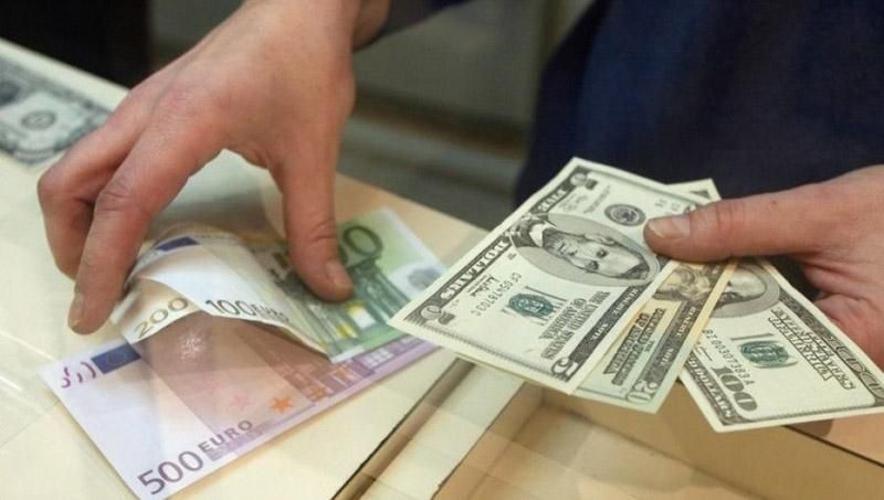 Курс валют на 3 квітня: долар подорожчав на 2 копійки Курс валют на 3 квітня: долар подорожчав на 2 копійки