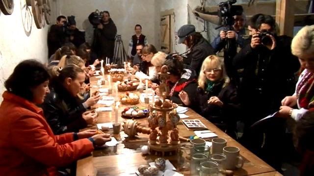 На Хортиці вже розмальовують писанки, кошти від їх продажу передадуть на АТО На Хортиці вже розмальовують писанки, кошти від їх продажу передадуть на АТО