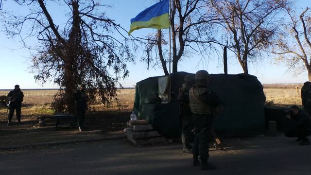 За сутки на Донбассе ранены трое украинских бойцов За сутки на Донбассе ранены трое украинских бойцов