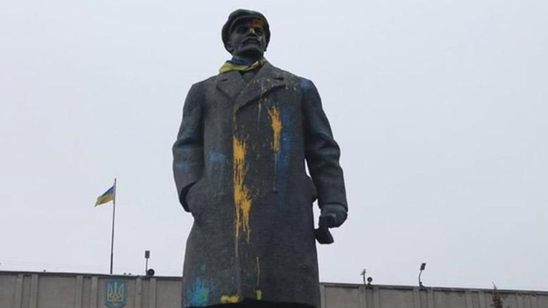 У Слов'янську знову зносили пам'ятник Леніну 