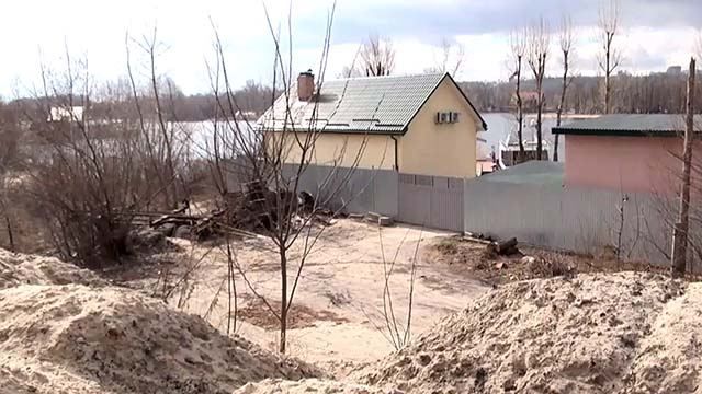 Забудовники в Києві фальсифікують документи після збройного протесту Забудовники в Києві фальсифікують документи після збройного протесту