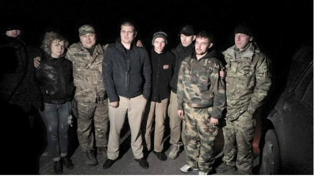 З полону бойовиків звільнили двох військових 