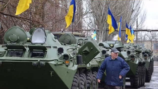 Найактуальніші кадри 3 квітня: У Києві прощалися з "кіборгом", допомога з Польщі