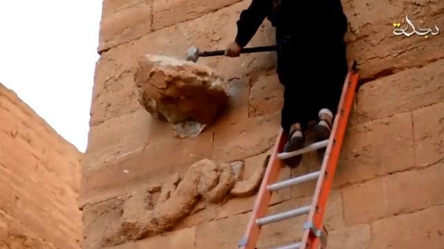 Ісламісти розтрощили залишки древнього міста в Іраку Ісламісти розтрощили залишки древнього міста в Іраку