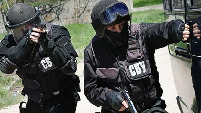 СБУ поймала "псевдоволонтеров", которые везли в зону АТО кучу оружия