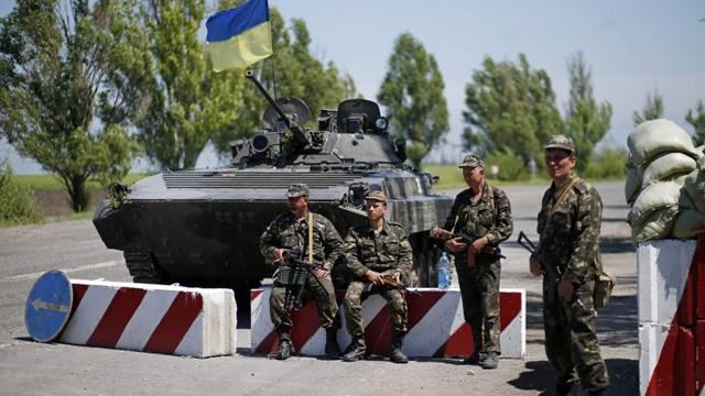 Бойовики гатять з мінометів, українці залишаються на своїх позиціях, — штаб АТО