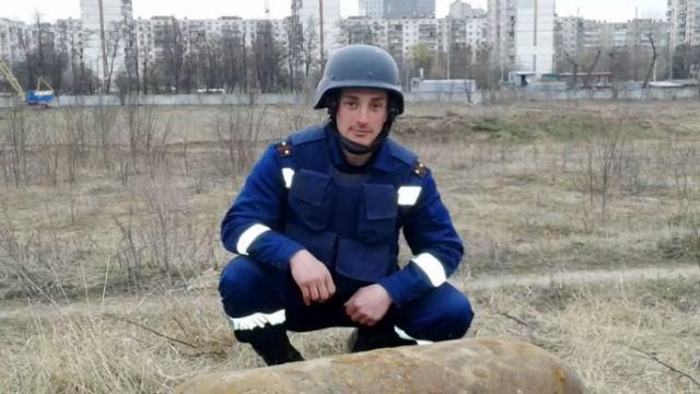 Самые актуальные фото 4 апреля: тест-драйв от Яценюка, отправка бойцов в зону АТО