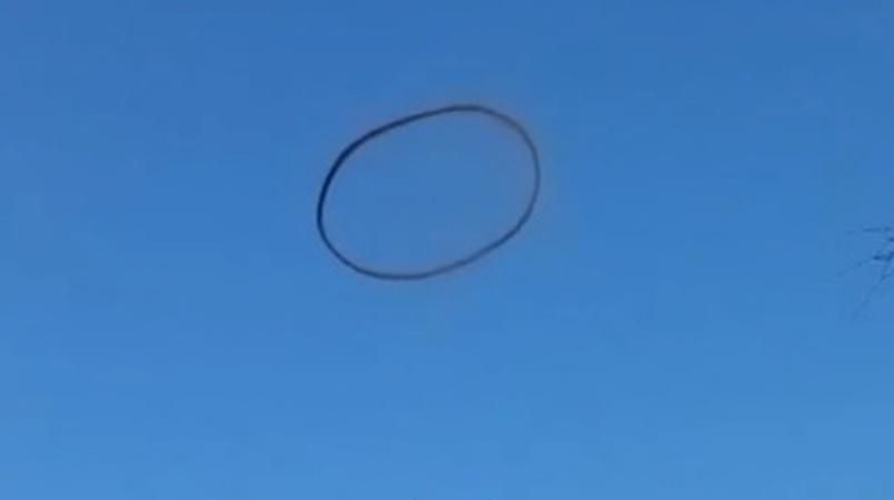 У небі над Казахстаном побачили моторошне чорне кільце У небі над Казахстаном побачили моторошне чорне кільце