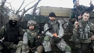 Самые актуальные фото 5 апреля: дворец Путина, антиправительственная акция в Крыму