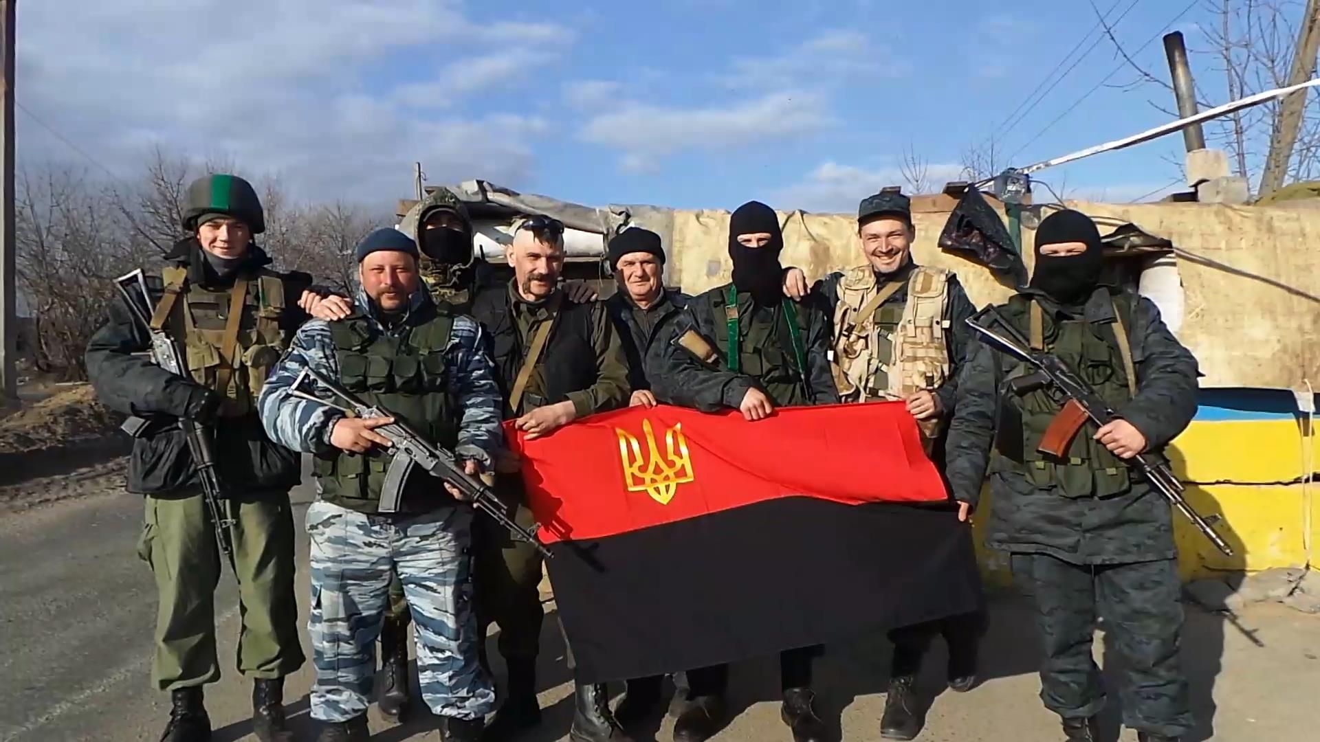 Як маріупольські патріоти обороняють місто Як маріупольські патріоти обороняють місто