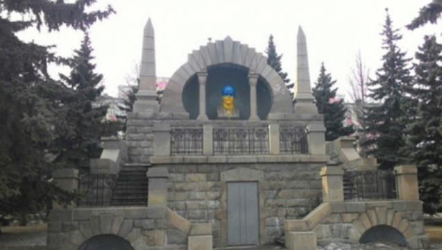 В Челябинске Ленин стал желто-голубым В Челябинске Ленин стал желто-голубым