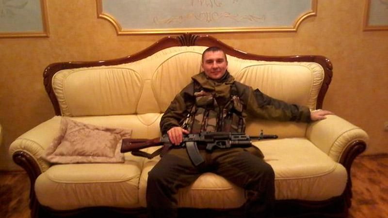 Російські найманці зробили фотосесію у "віджатих" будинках Донбасу