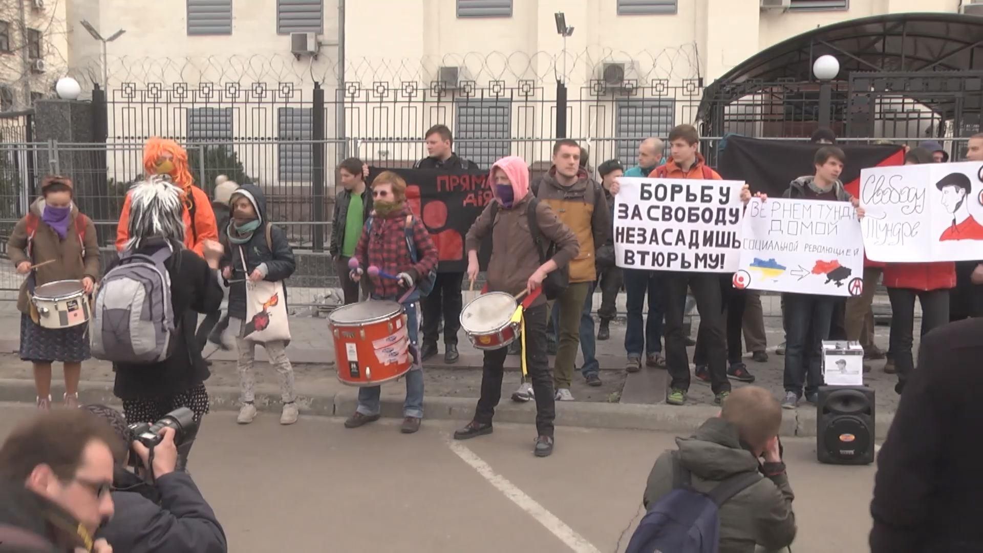 Українці збирають листівки для  Кольченка, якого Росія тримає за ґратами
