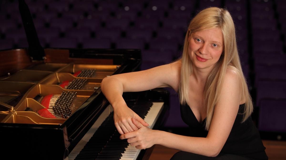 В Канаде уволили пианистку за российскую пропаганду В Канаде уволили пианистку за российскую пропаганду