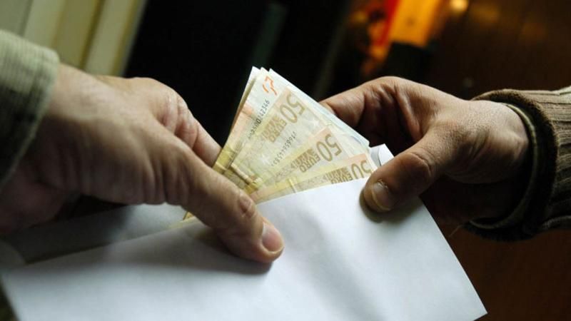 Таможенника поймали на взятке Таможенника поймали на взятке