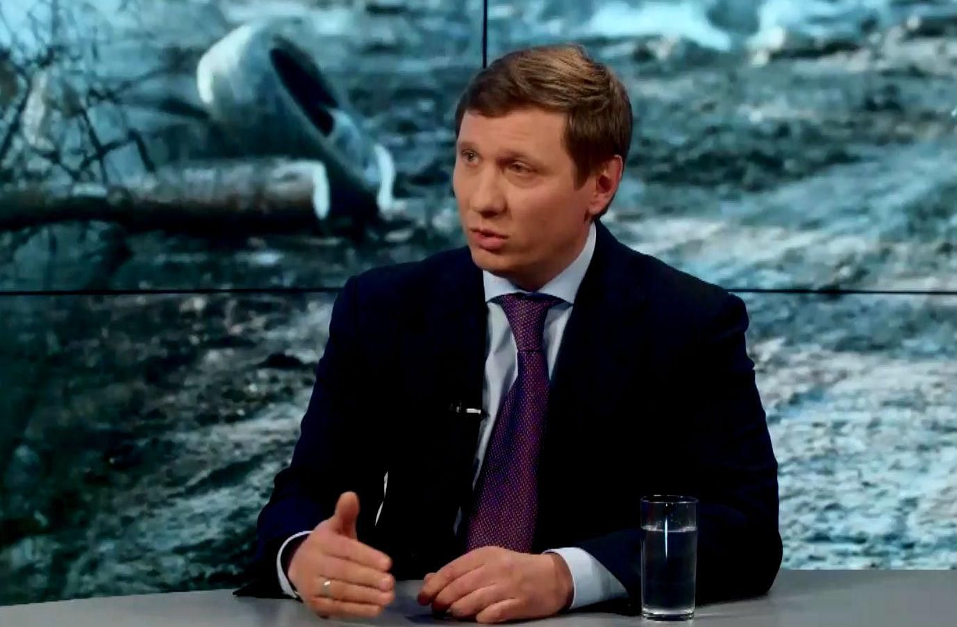 Політики ховаються за щитом війни, — громадський активіст Політики ховаються за щитом війни, — громадський активіст