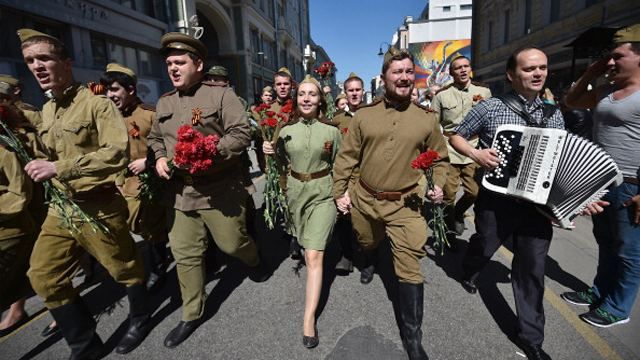 Україна перегляне стосунки з країнами, делегації яких приїдуть 9 травня у Москву Україна перегляне стосунки з країнами, делегації яких приїдуть 9 травня у Москву