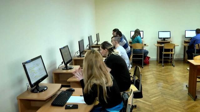 Як стати поліцейським? Журналістка спробувала скласти тест на патрульного