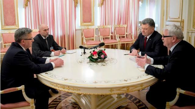 Порошенко встретился с Коморовским Порошенко встретился с Коморовским