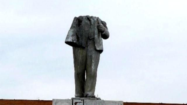 День в фото. В Киеве пикетировали "айдаровцы", "ленинопад" добрался до России День в фото. В Киеве пикетировали "айдаровцы", "ленинопад" добрался до России