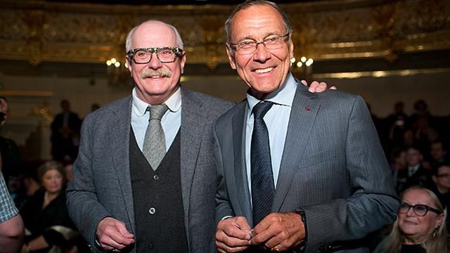 Кончаловский и Михалков просят у Путина миллиард на российский McDonald`s, — СМИ Кончаловский и Михалков просят у Путина миллиард на российский McDonald`s, — СМИ