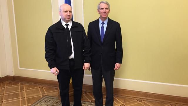 Україні потрібна різнобічна допомога, в тому числі і озброєння, — американський сенатор Україні потрібна різнобічна допомога, в тому числі і озброєння, — американський сенатор