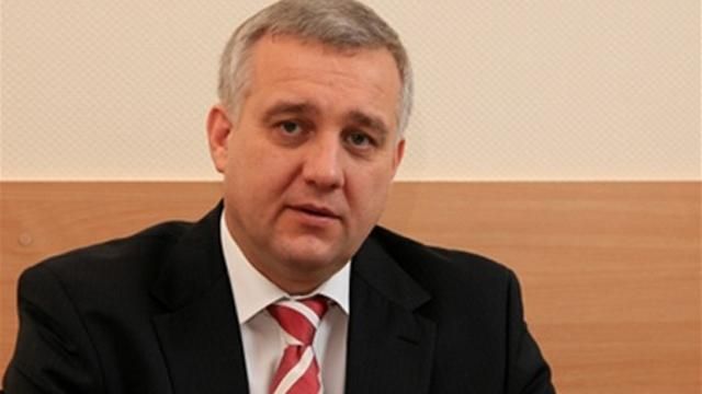 Екс-главу СБУ підозрюють у фінансуванні тероризму і постачання зброї бойовикам