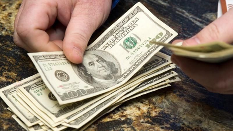 На міжбанку подешевшав долар На міжбанку подешевшав долар