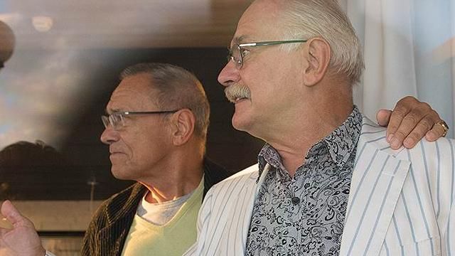 Михалкову і Кончаловському не дадуть грошей на фастфуд Михалкову і Кончаловському не дадуть грошей на фастфуд