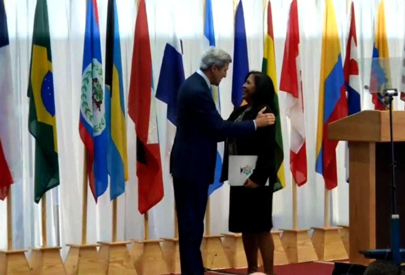 В Панаме на саммите двух Америк встретились главы МИД Кубы и США