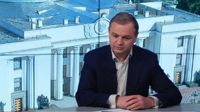 Конституцію треба не переписувати, а виконувати, — громадський діяч Конституцію треба не переписувати, а виконувати, — громадський діяч