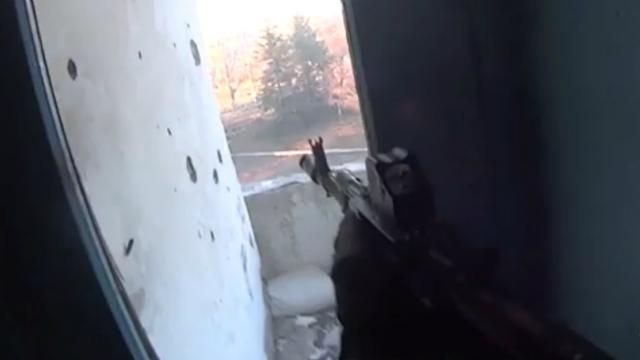 Появилось видео уличного боя "Азова" с боевиками в Широкино