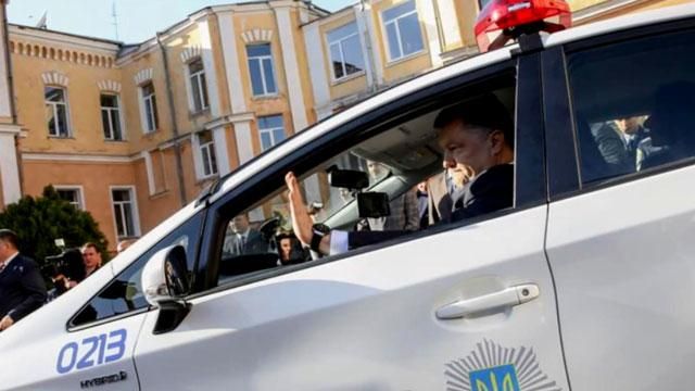 Самые актуальные фото 10 апреля: Порошенко испытал патрульное авто, разведка "ОУНа" с трофеем