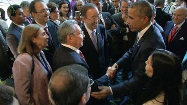 Лідери США та Куби потиснули руки на саміті